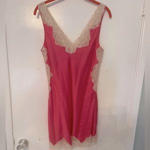 Neiman Marcus Intimates M Fuchsia Pink